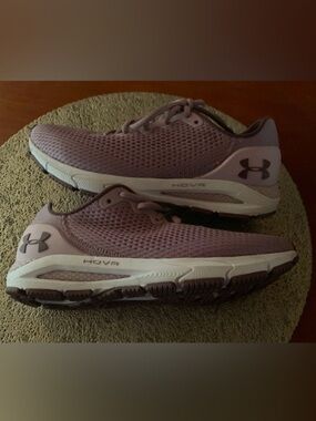Like new Under Armour HOVR Sonic 4 Running/walking Shoes –  Size [8]